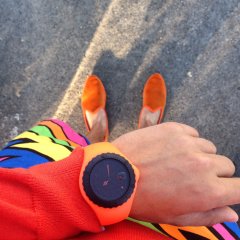 Pantaloni Loudmouth con scarpa arancione Almeno d'estate, ci vuole colore!